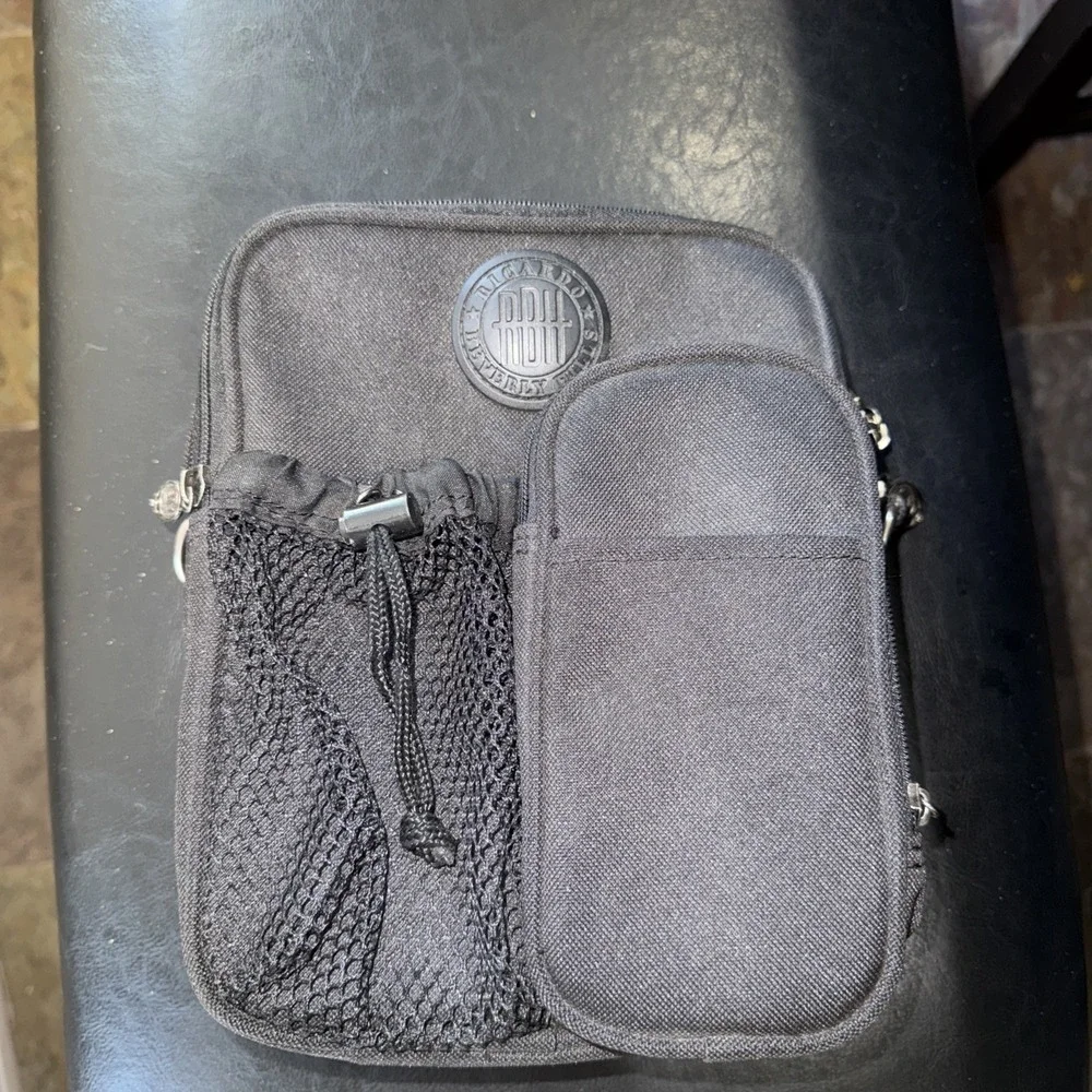 Ricardo Beverly Hills Black Crossbody‎ Bag Small Travel Purse Everyday Carry